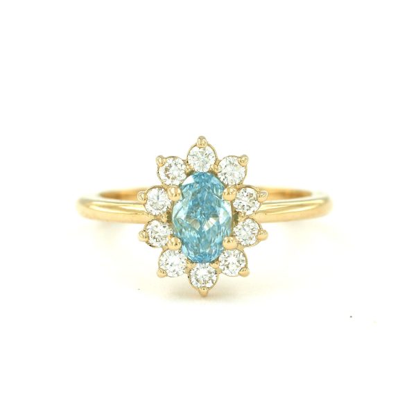 3826. Ovaali keskitimantti n 0,50ct+ & 10x0,04ct.